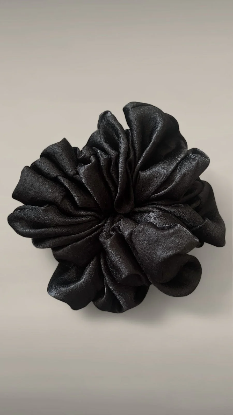 Satin Velvet Scrunchie (Medium - Sort)