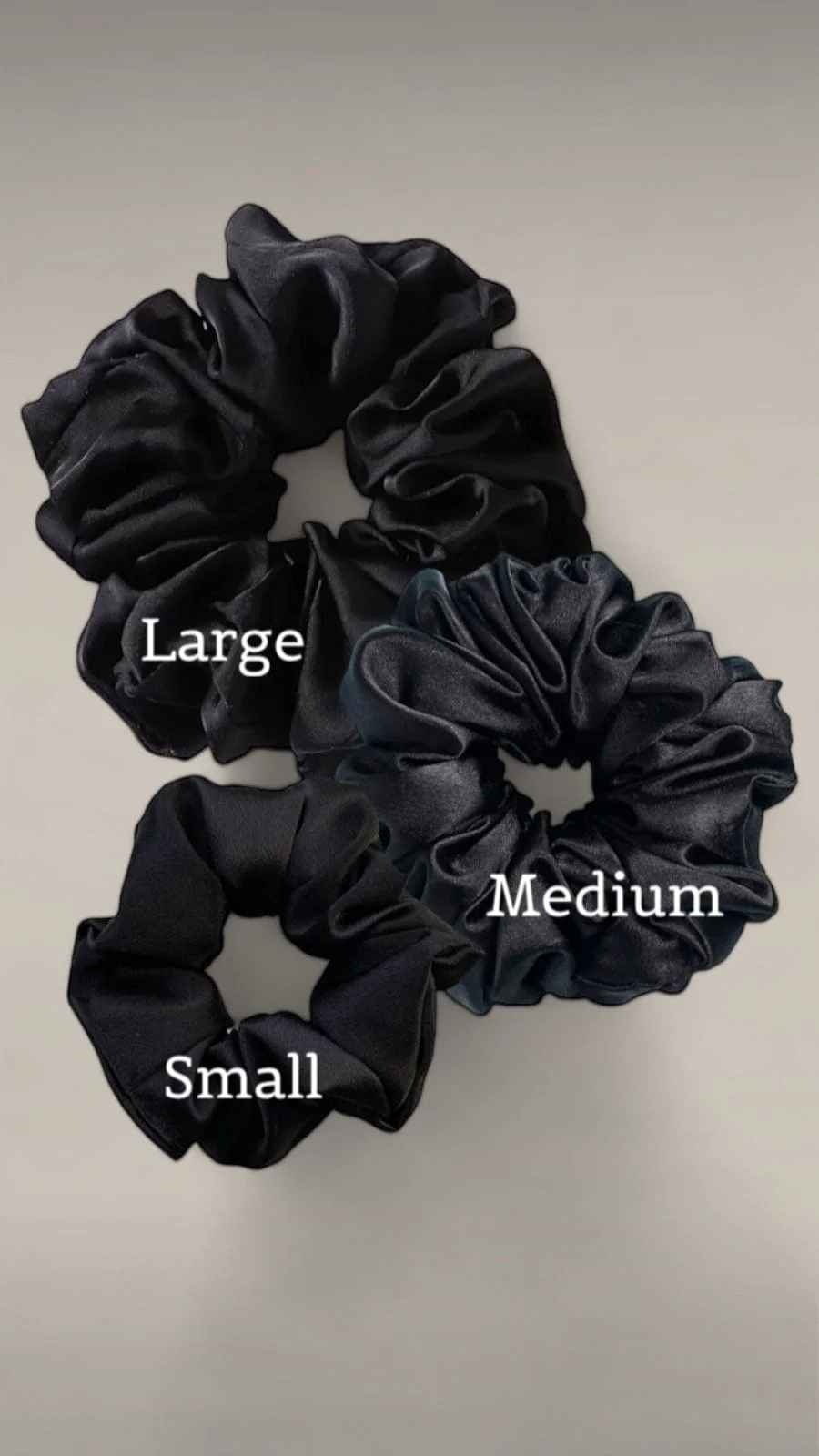 Satin Velvet Scrunchie (Medium - Sort) - Image 2